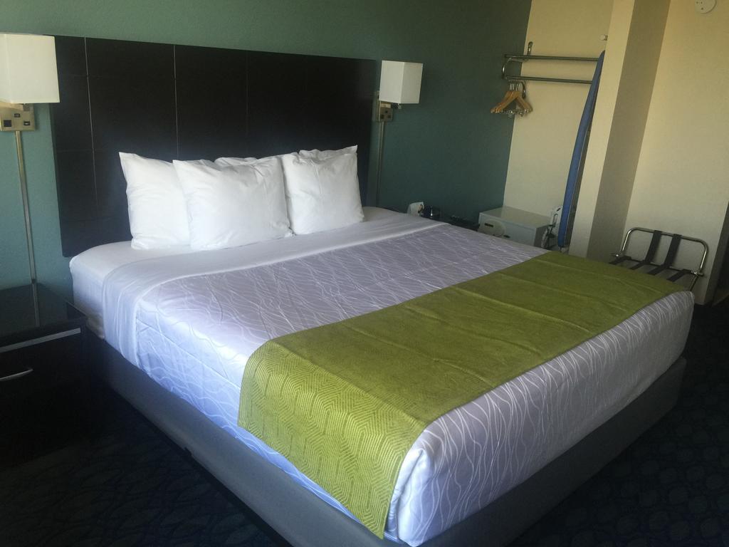 Days Hotel By Wyndham Oakland Airport-Coliseum Exterior photo