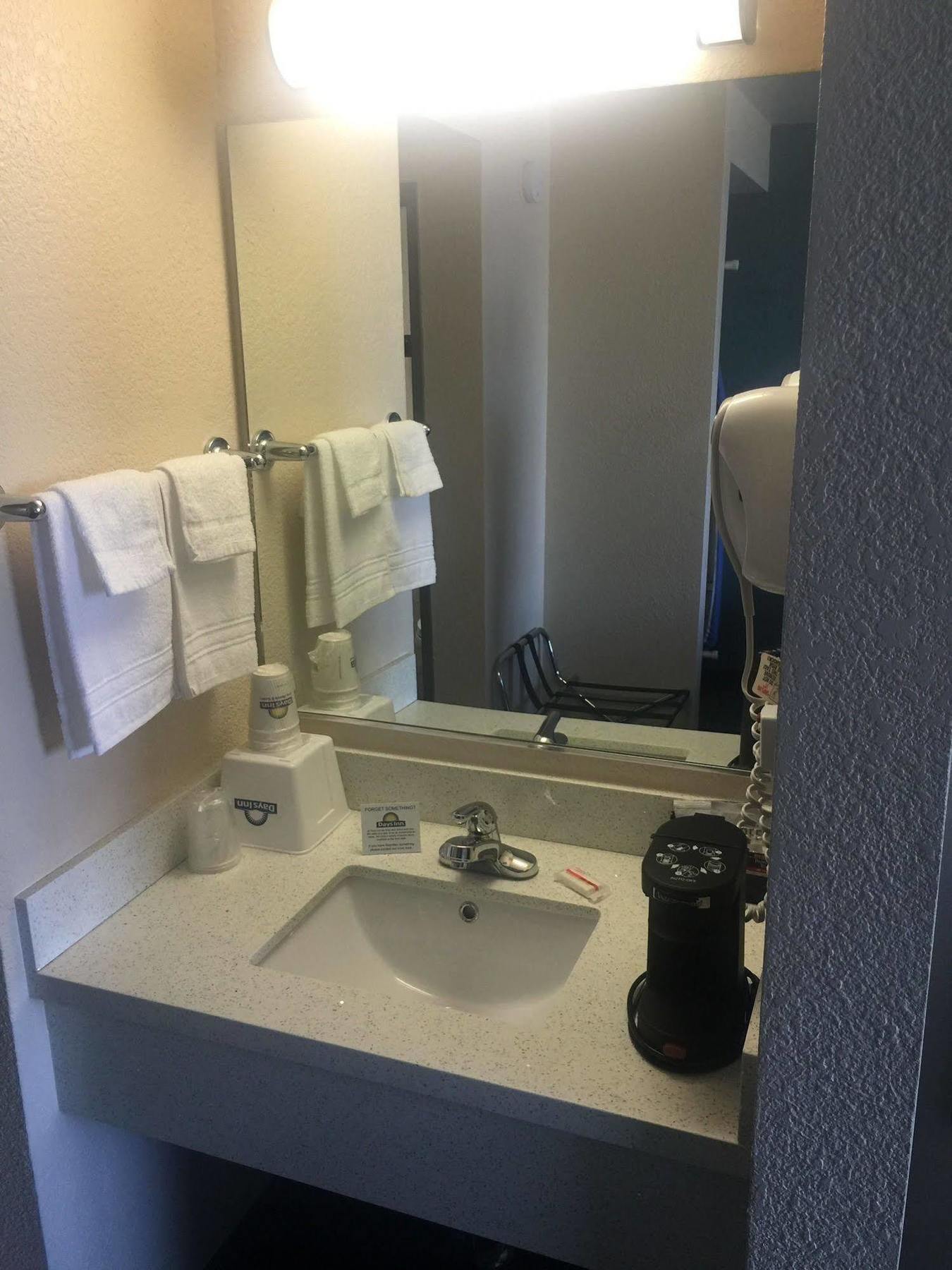 Days Hotel By Wyndham Oakland Airport-Coliseum Exterior photo